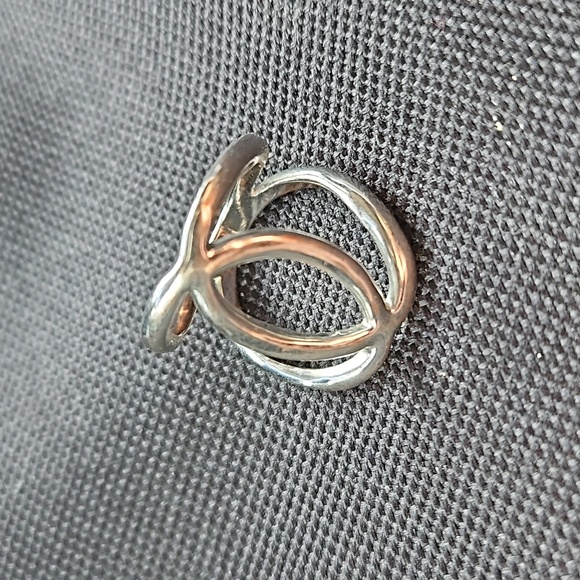 Silver Circle Ring - Picture 2 of 3